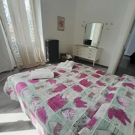 Lescen White - View *