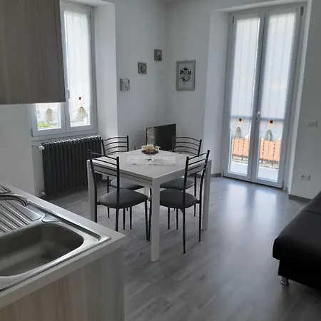 Lescen White - View *