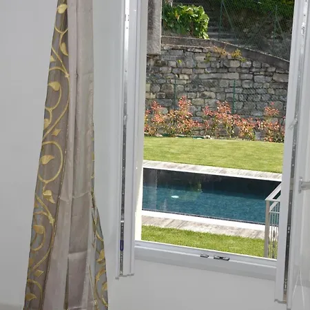 Lescen White - View *