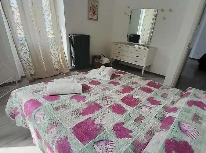 Lescen White - View *