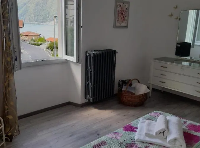 Lescen White - View לצנו