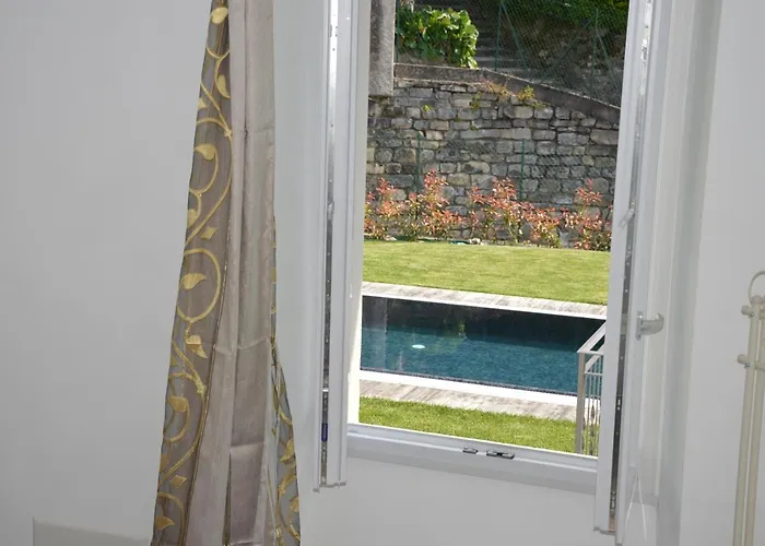 Lescen White - View *