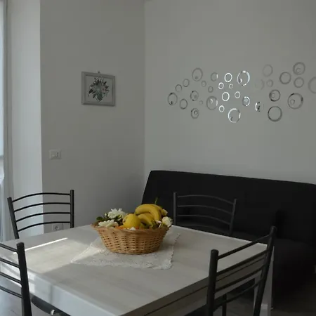 Lescen White - View Apartment *